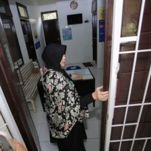 Wali Kota Illiza melakukan sidak Pustu Pango Raya