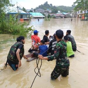 Banjir di daerah perbatasan Kalbar Malaysia
