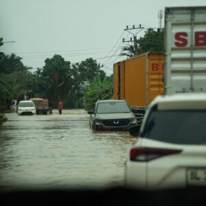 Banjir di jalan lintas timur Aceh yang direkam Sudirman Said