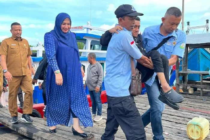 Chaidir bersama Istri Mualem Kak Na