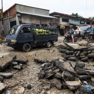 Jalan di Bireuen hancur akibat banjir