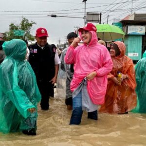 Kak Na di lokasi banjir Lhoksukon
