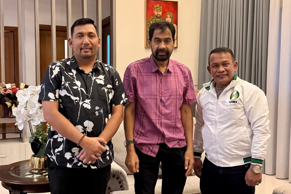Ketua dan Sekretaris ISMI Aceh bersama Gubernur Mualem