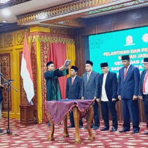Mualem lantik Komisioner Baitul Mal Aceh