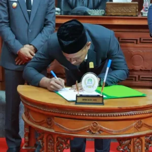 Penandatanganan nota kesepakatan antara eksekutif dan legislatif sebagai dasar penyusunan APBK 2026. Aceh Jaya
