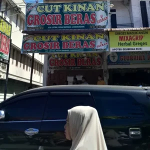 Salah satu toko grosir beras di Lhokseumawe tutup