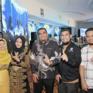 Yahwa bersama peserta grand finalis OMI Riset