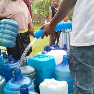 Air bersih untuk korban banjir1
