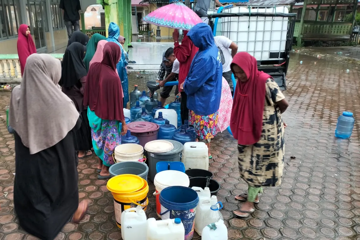 Air bersih untuk korban banjir2