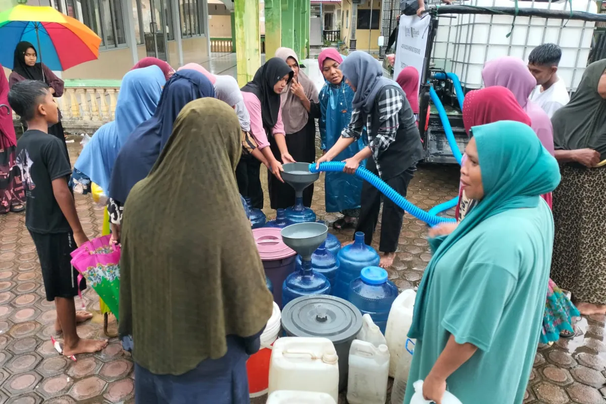 Air bersih untuk korban banjir3
