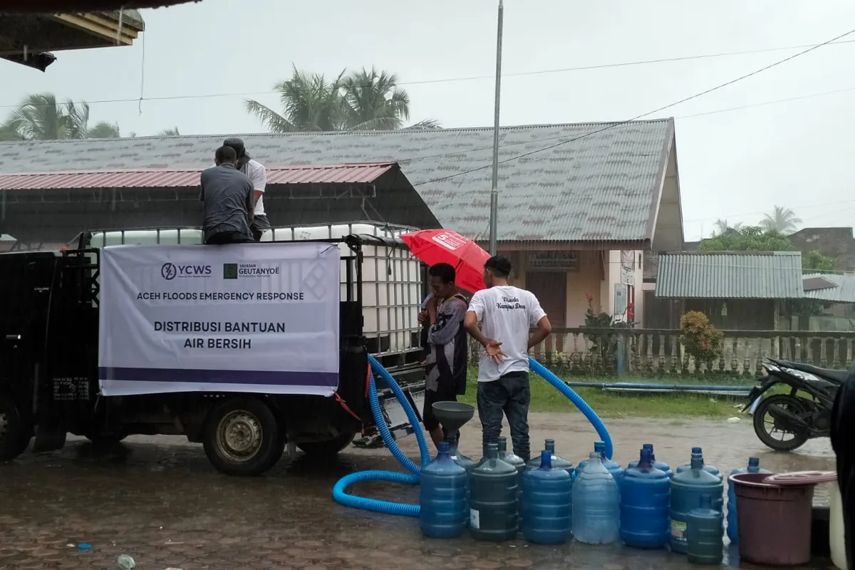 Air bersih untuk korban banjir4