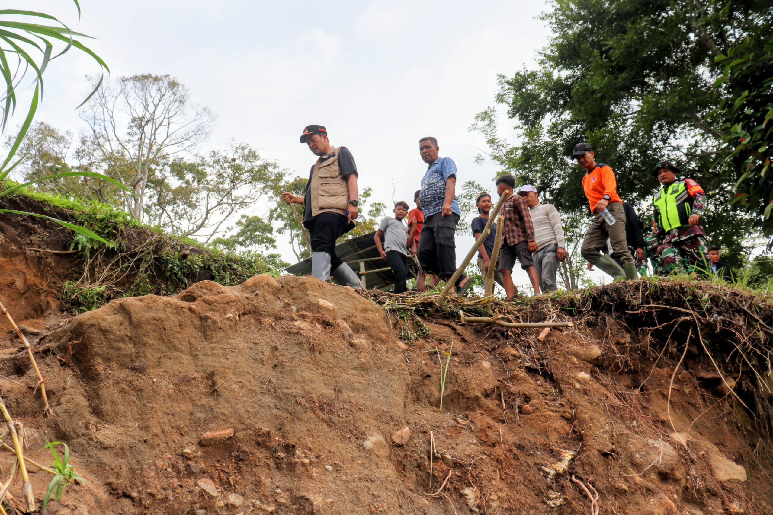 Bupati Aceh Tengah jalan kaki ke celala