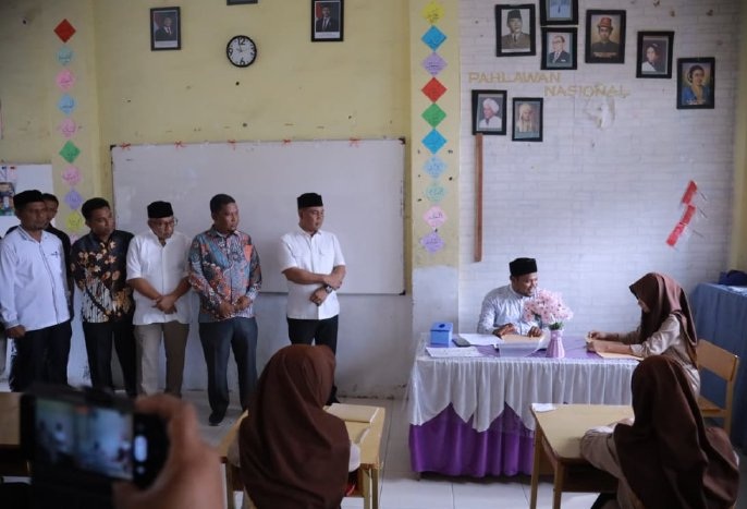 Bupati Muharram meninjau pelaksanaan ujian Beut Kitab Bak Sikula