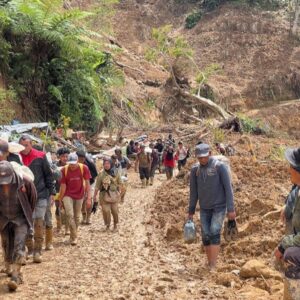 Masyarakat gayo jalan kaki cari beras