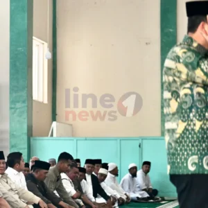 Momen Bupati Haili Yoga menjadi muazin