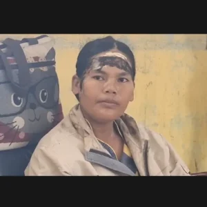 Ratna korban banjir di Lokop melahirkan di pengungsian
