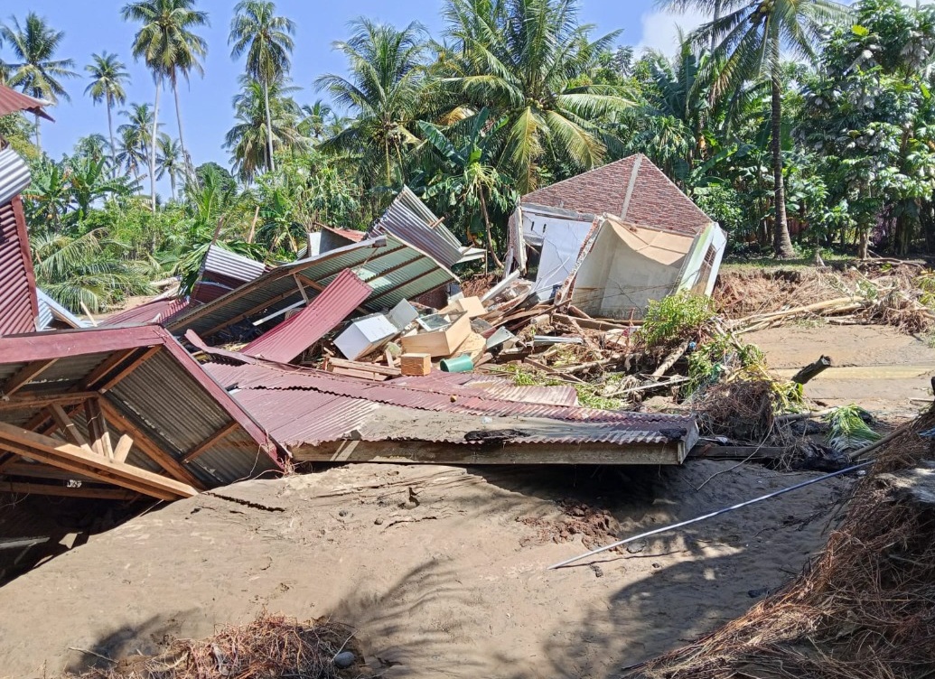 Rumah rusak akibat banjir Aceh Utara