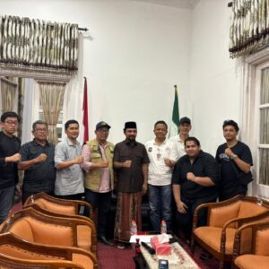 Sekda Aceh M Nasir bersama Bupati Aceh Timur dan lainnya