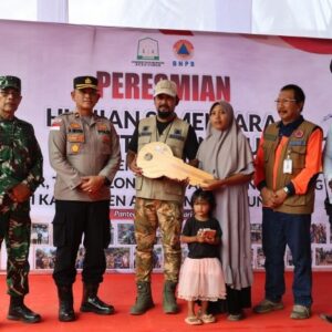 Al Farlaky resmikan pembangunan huntara di Pante Bidari