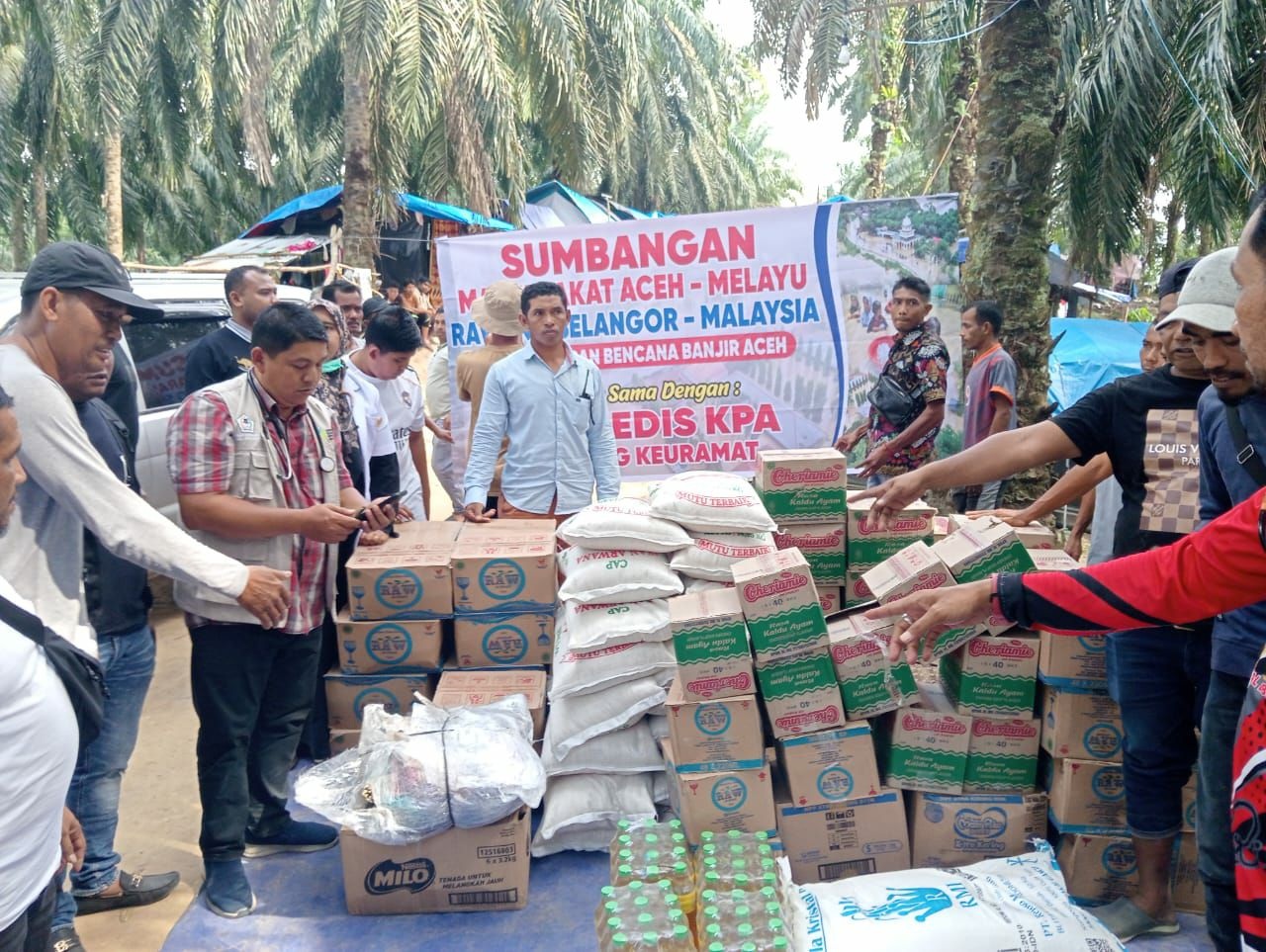 Bantuan warga Selangor untuk korban banjir Langkahan
