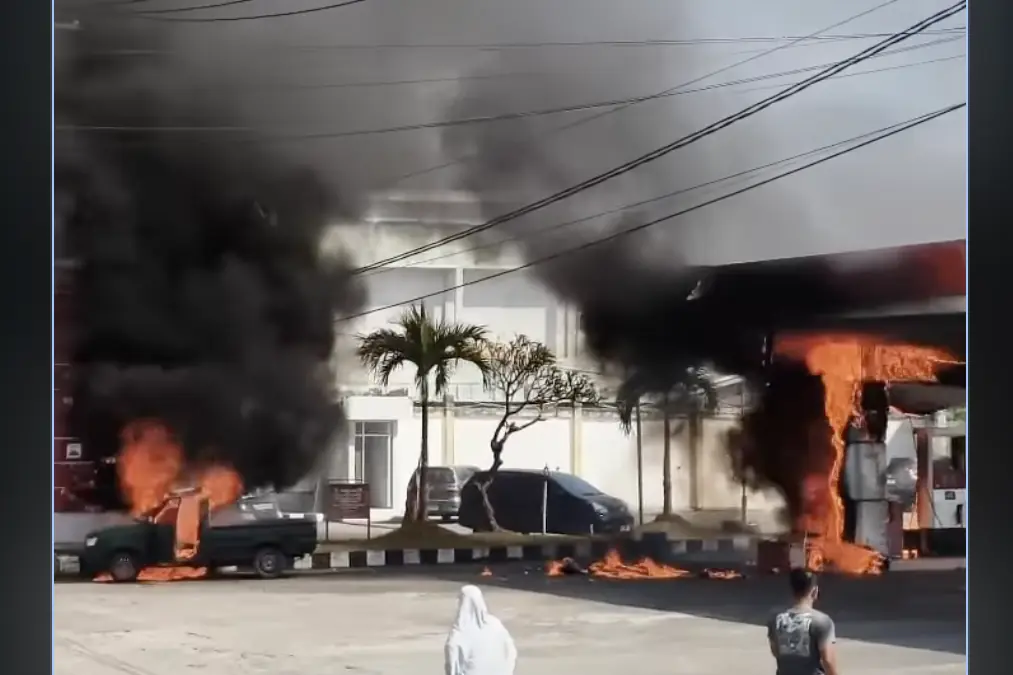 Detik detik SPBU Sigli terbakar