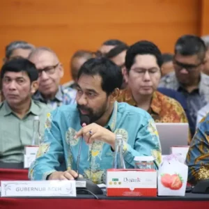 Mualem ikut rapat di Kemendagri