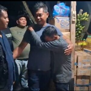 Pawang Kabare peluk Pang Maklan