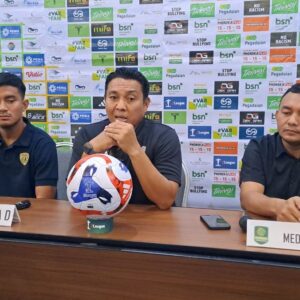 Pelatih Persikad Depok Achmad Zulkifli