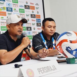 Pelatih Persiraja Akhyar Ilyas konpres1