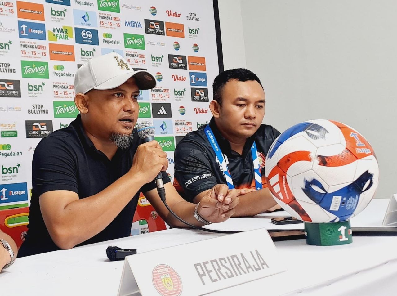Pelatih Persiraja Akhyar Ilyas konpres1