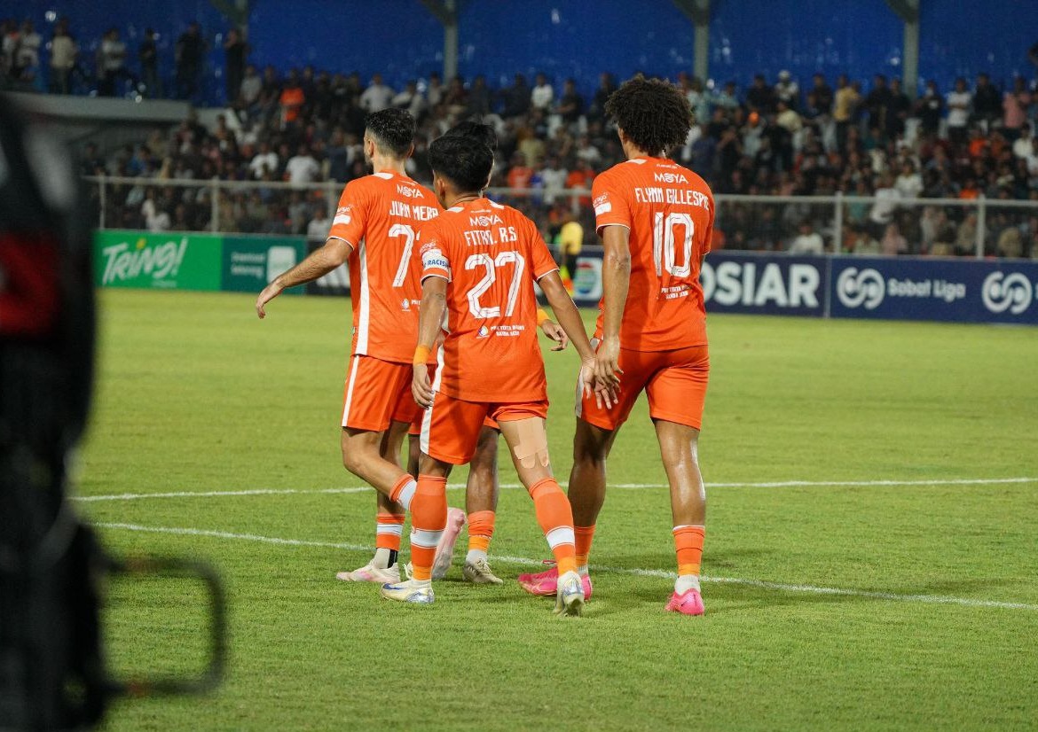 Pemain Persiraja selebrasi cetak gol ke gawang PSPS