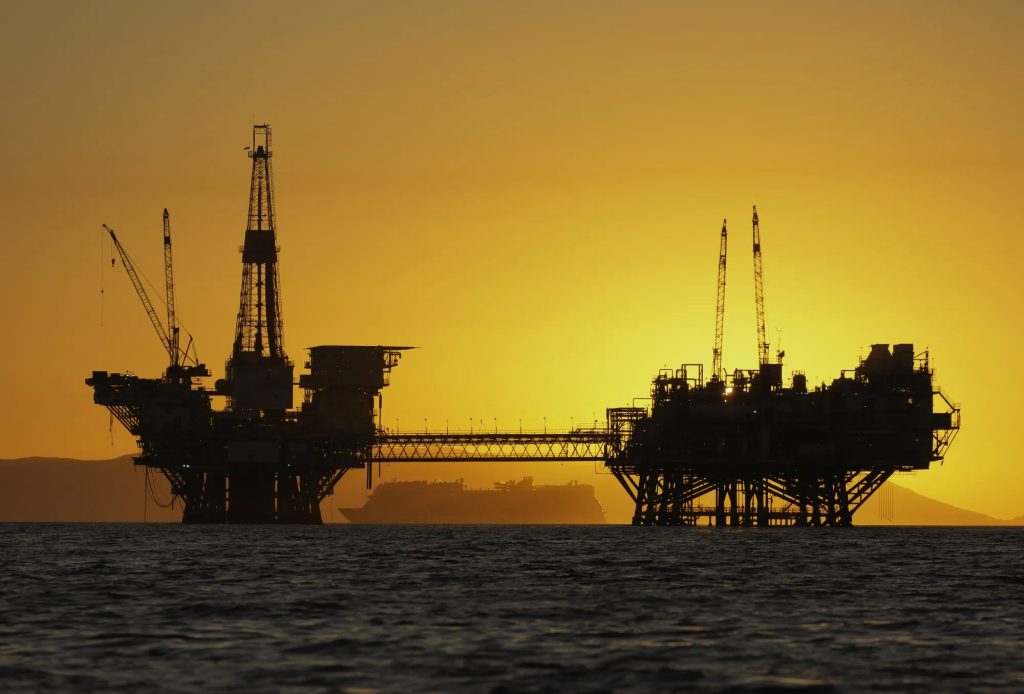 Rig pengeboran migas lepas pantai