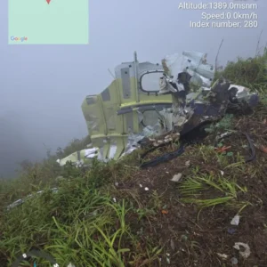 Serpihan pesawat ATR 42 500
