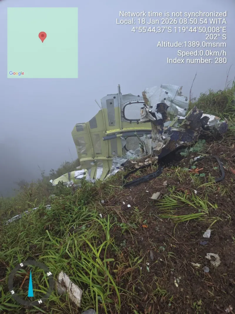 Serpihan pesawat ATR 42 500