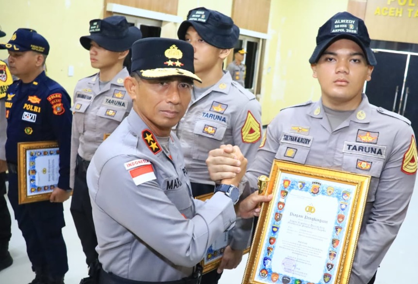 Kapolda Aceh beri penghargaan Taruna Akpol dan Personel Polda