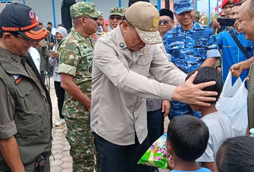 Menko Polkam semangati bocah penyintas banjir Lapang