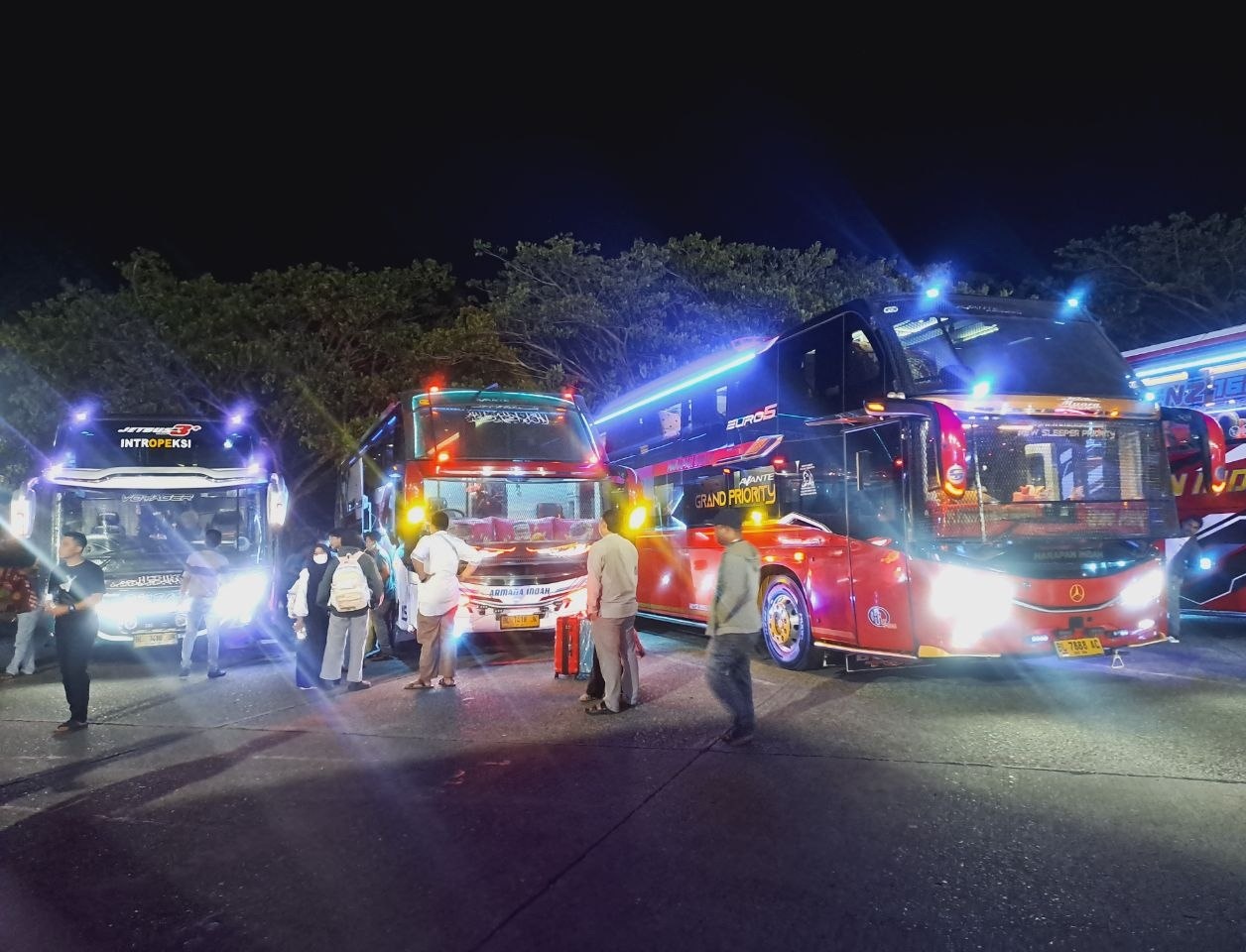 Penumpang padati Terminal Bus Tipe A Batoh untuk mudik