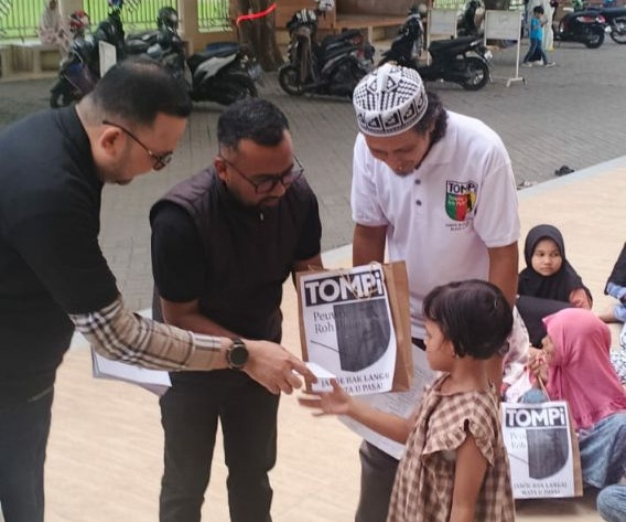 TOMPi baju lebaran anak yatim
