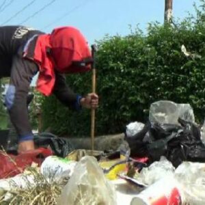 Tumpukan sampah di jalur mudik.