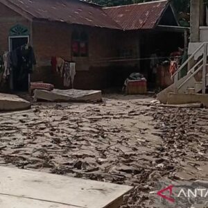 rumah korban banjir tertimbun lumpur pidie jaya