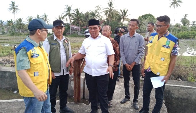 Bupati Muharram tinjau proyek normalisasi saluran pembuangan di Cot Lamee