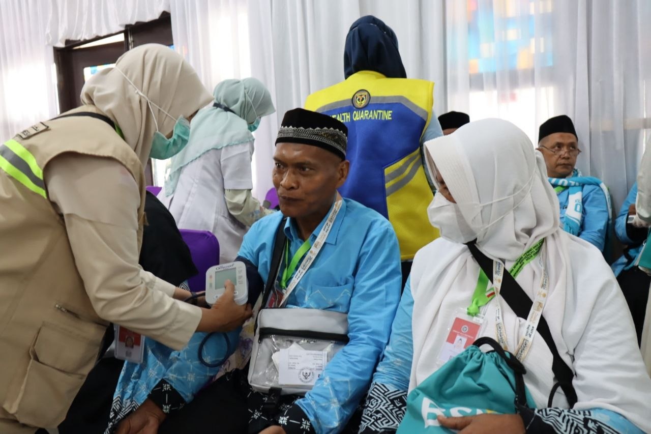Jemaah haji kloter 5 Asrama Haji Embarkasi Aceh