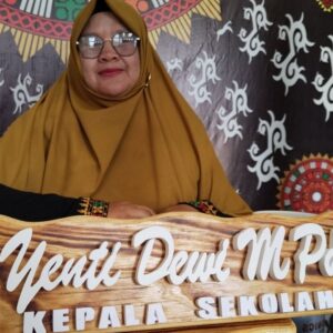 Kepala SDN 9 Lut Tawar Yenti Dewi