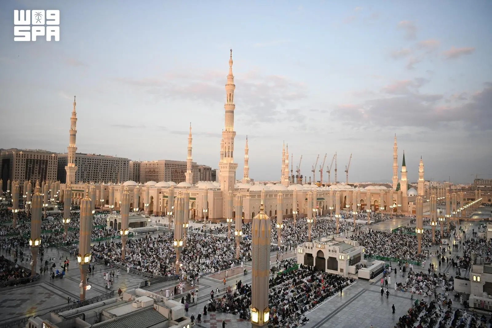 Masjid Nabawi di Madinah