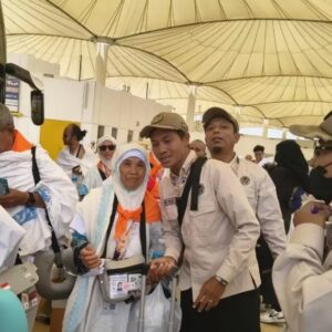 Painah saat tiba di Bandara King Abdulaziz