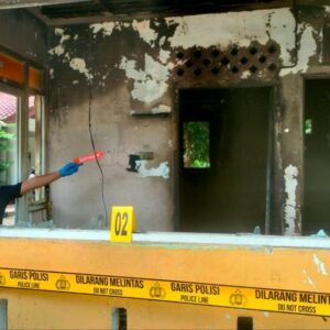 Polisi olah TKP gedung Fakultas Pertanian USK terbakar