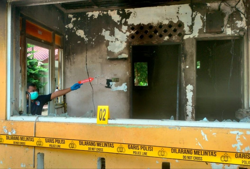 Polisi olah TKP gedung Fakultas Pertanian USK terbakar
