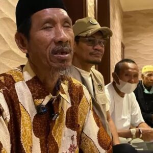 Saifuddin Baso Tang paling kiri