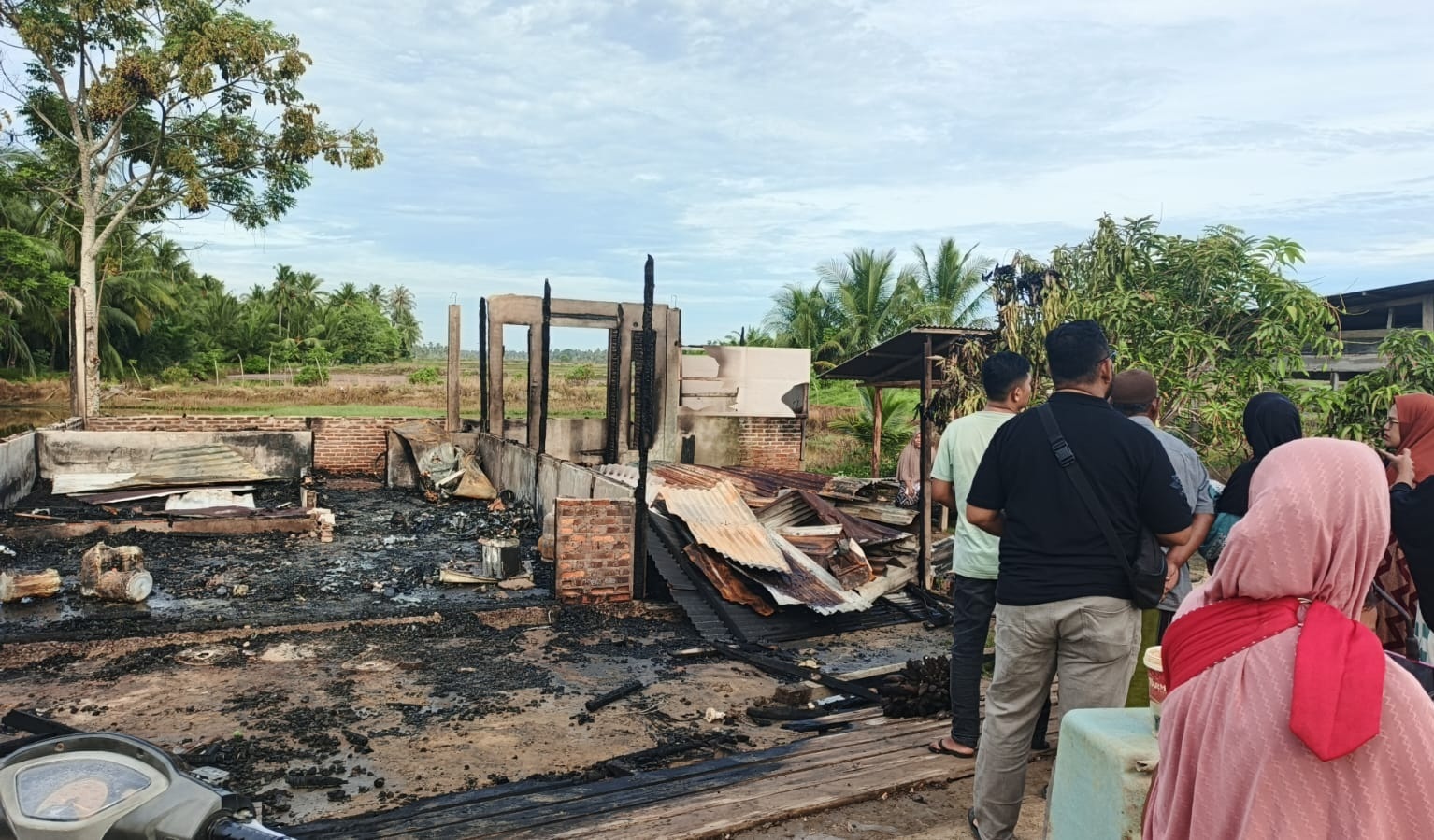 Warkop rumah terbakar di Matang Lada Seunuddon
