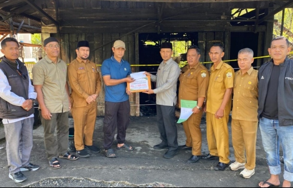 Baitul Mal Aceh Tengah bantu Amri korban kebakaran
